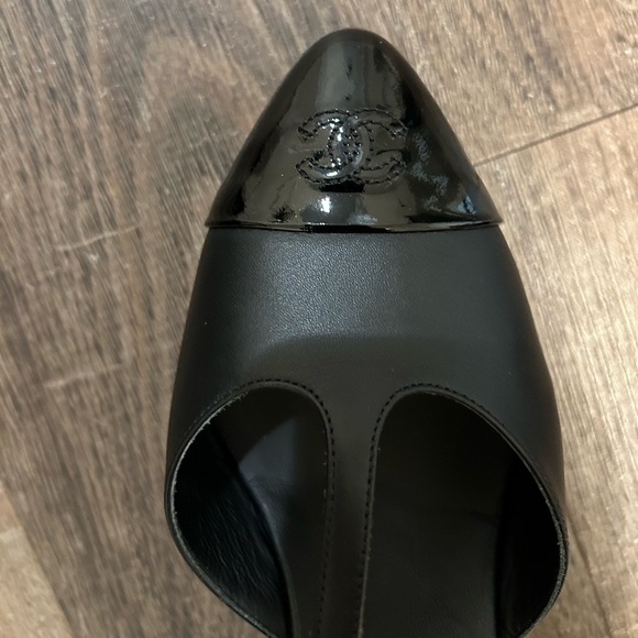 Chanel interlocking CC Logo T-strap pumps. Size 39.5 - Picture 5 of 9